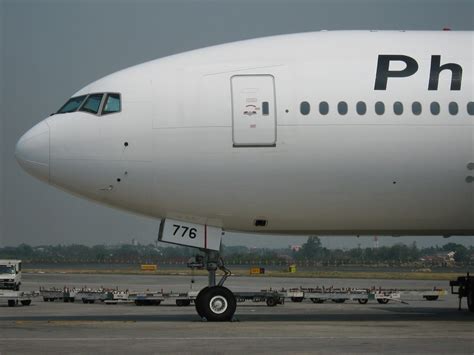 boeing 777 nose.